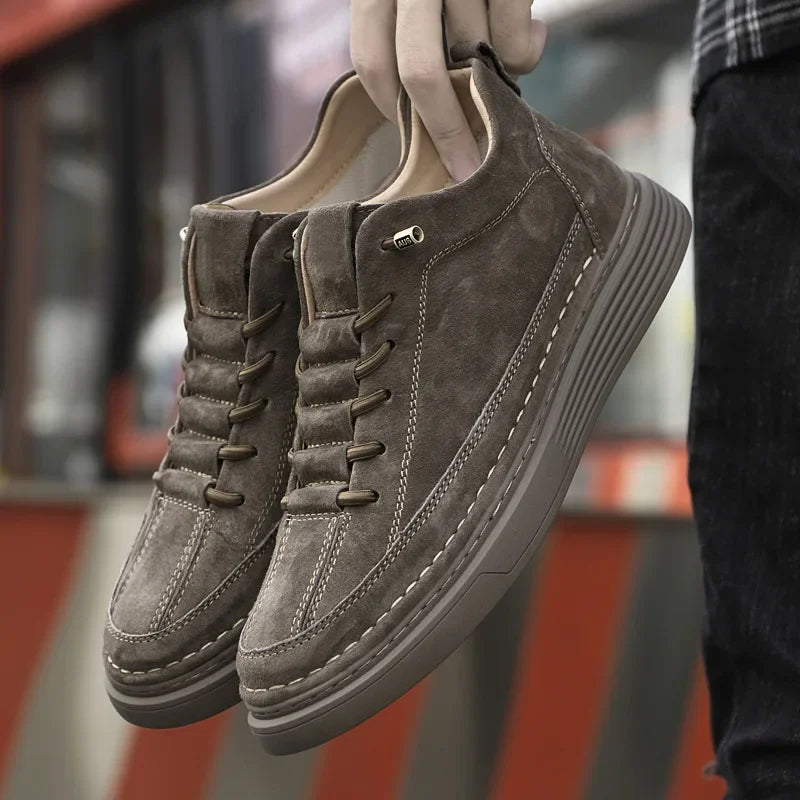 Sapatos de couro elegantes