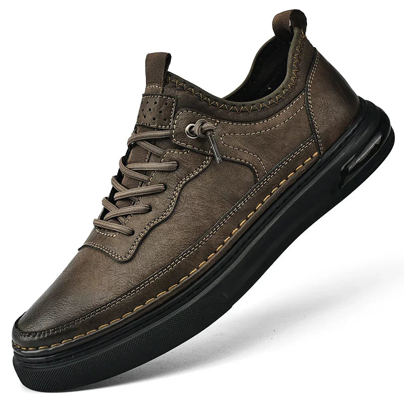 Sapatos de couro elegantes