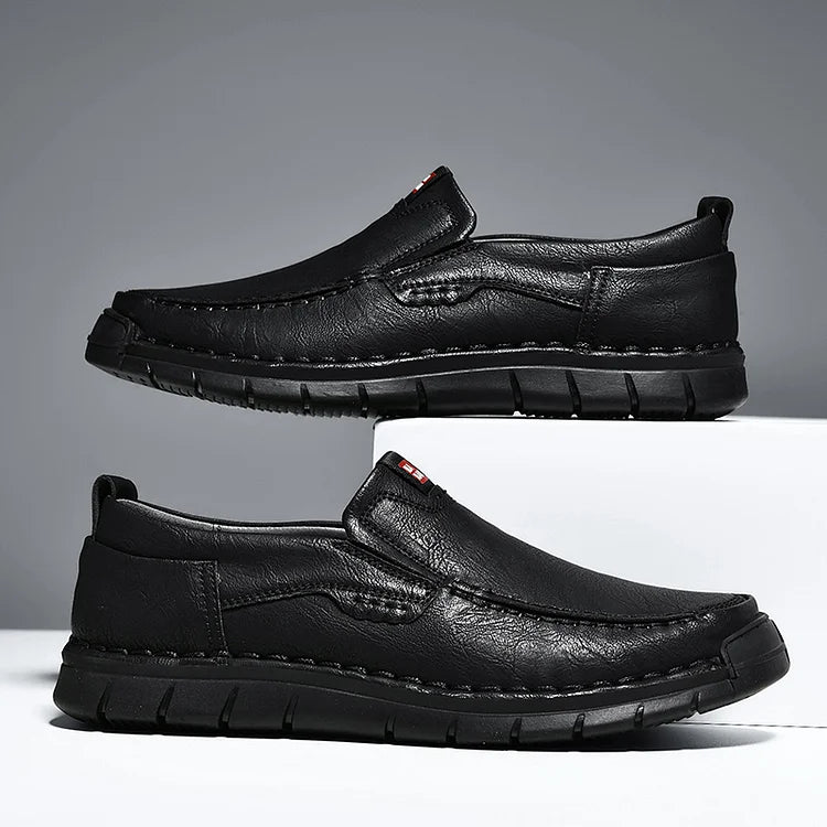 Sapatos de couro elegantes