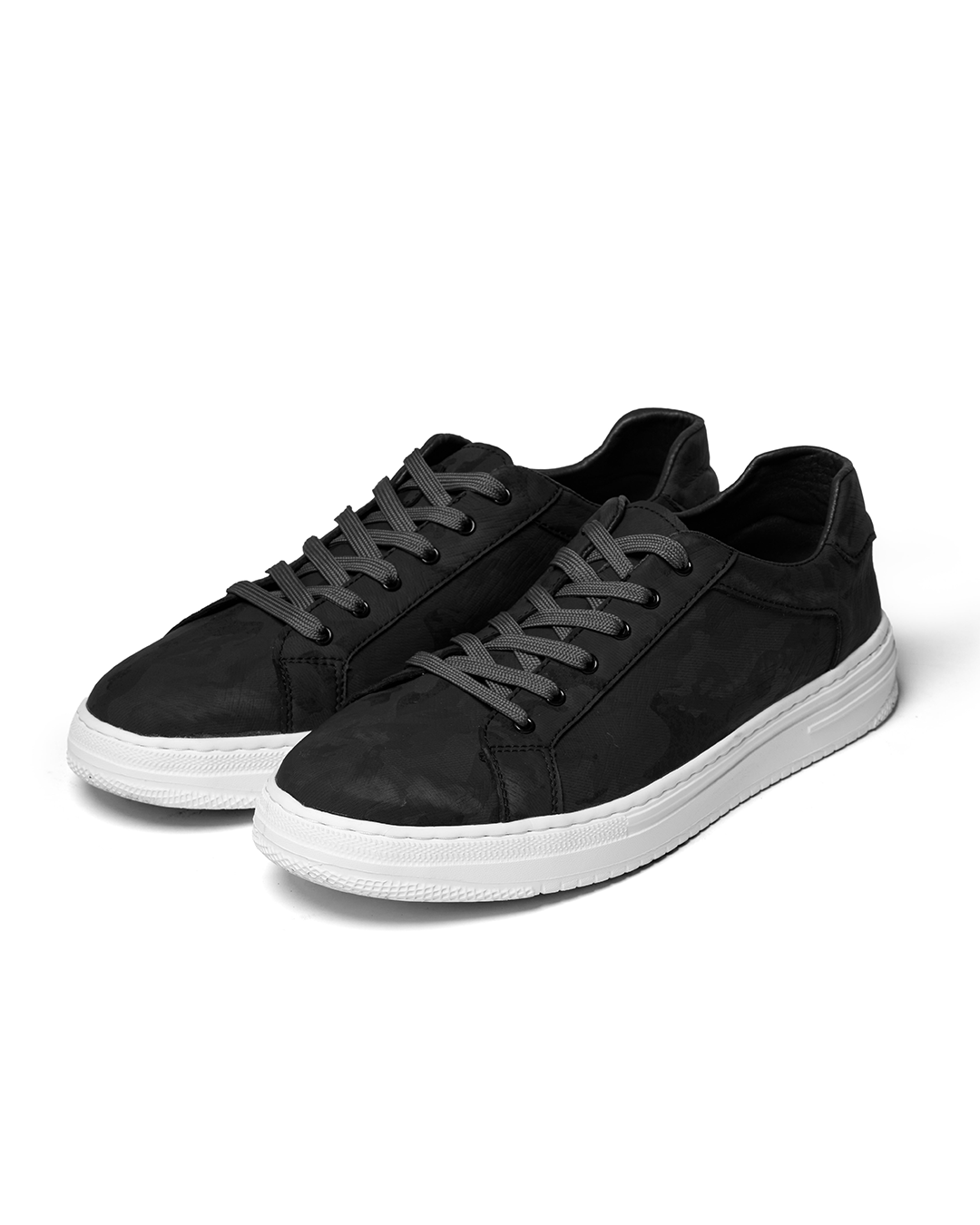 Sapatos de couro elegantes
