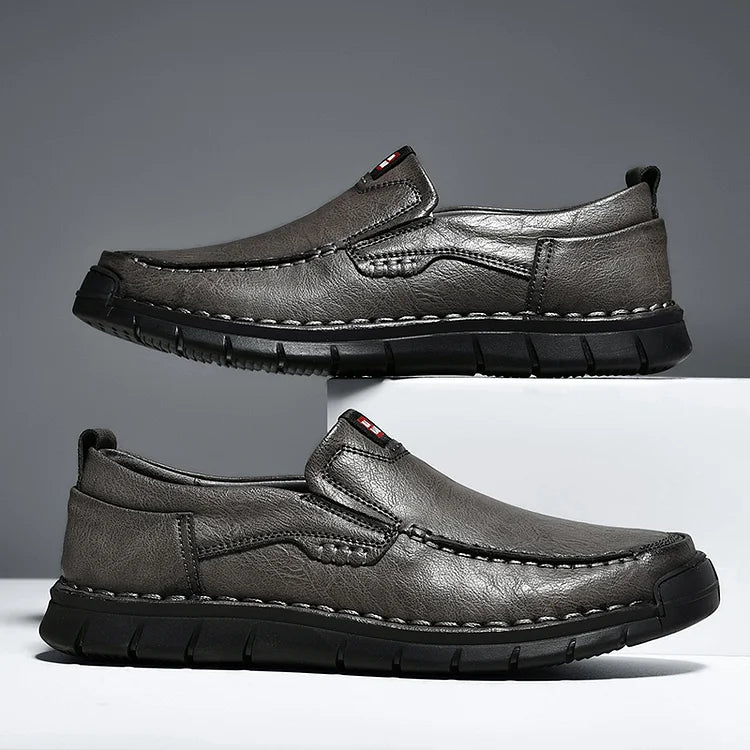 Sapatos de couro elegantes