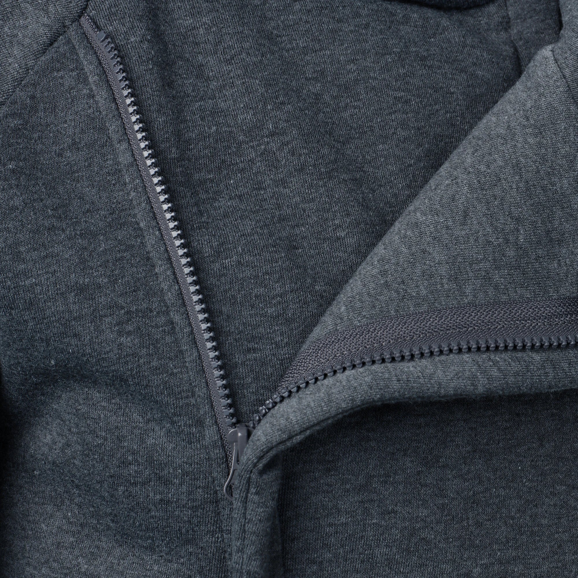 Eleganter Kapuzenpullover mit Reißverschluss