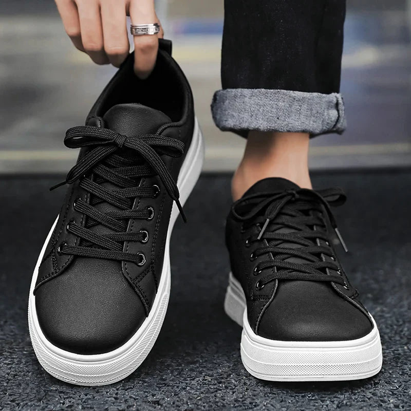 Sapatos de couro elegantes