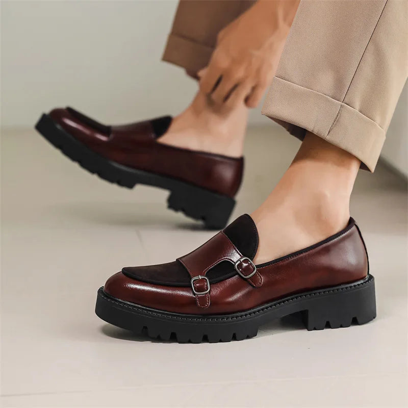 Sapatos elegantes em pele genuína