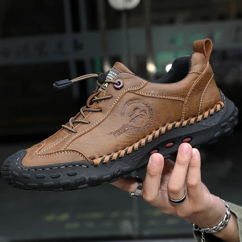 Sapatos de verão casuais em pele