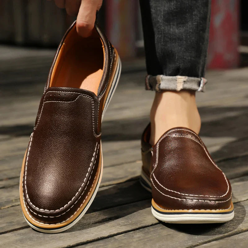 Sapatos de couro chiques