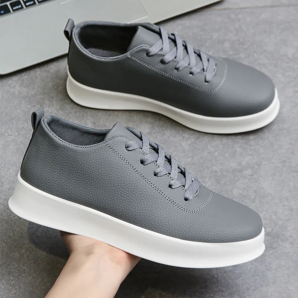 Sapatos de couro elegantes