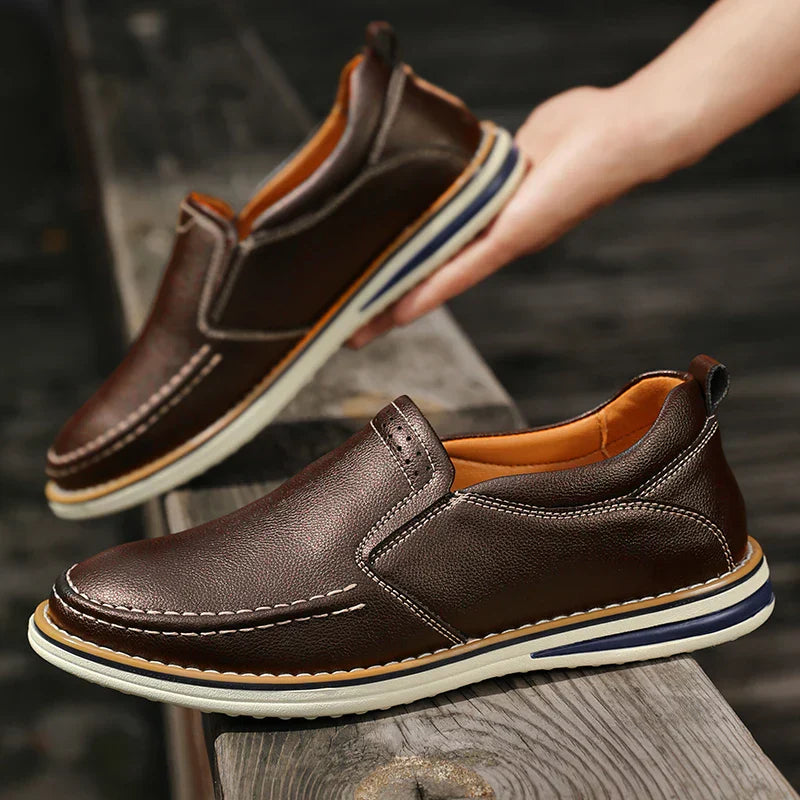 Sapatos de couro chiques