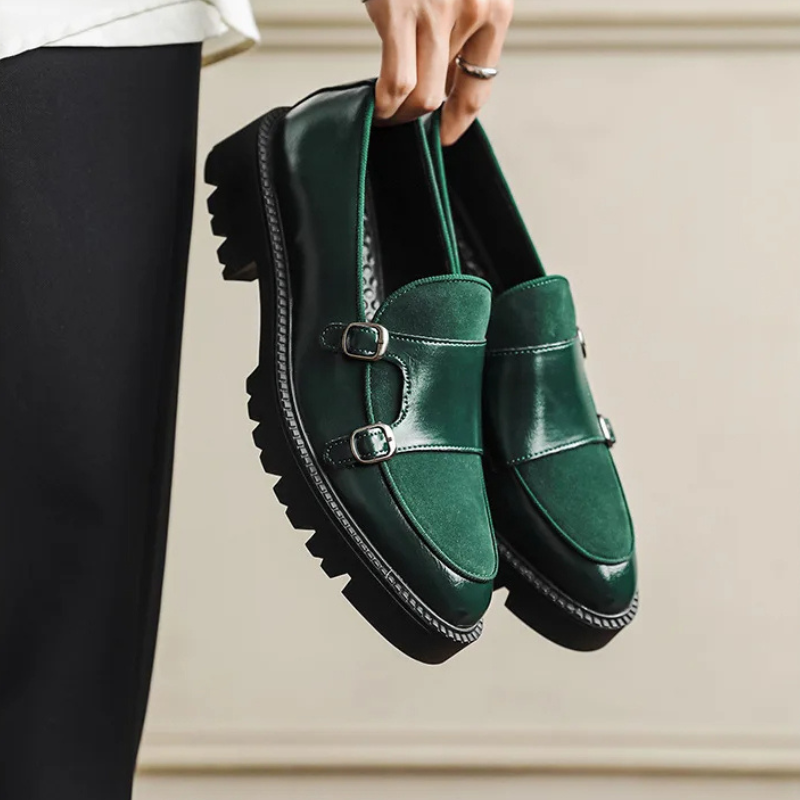 Sapatos elegantes em pele genuína