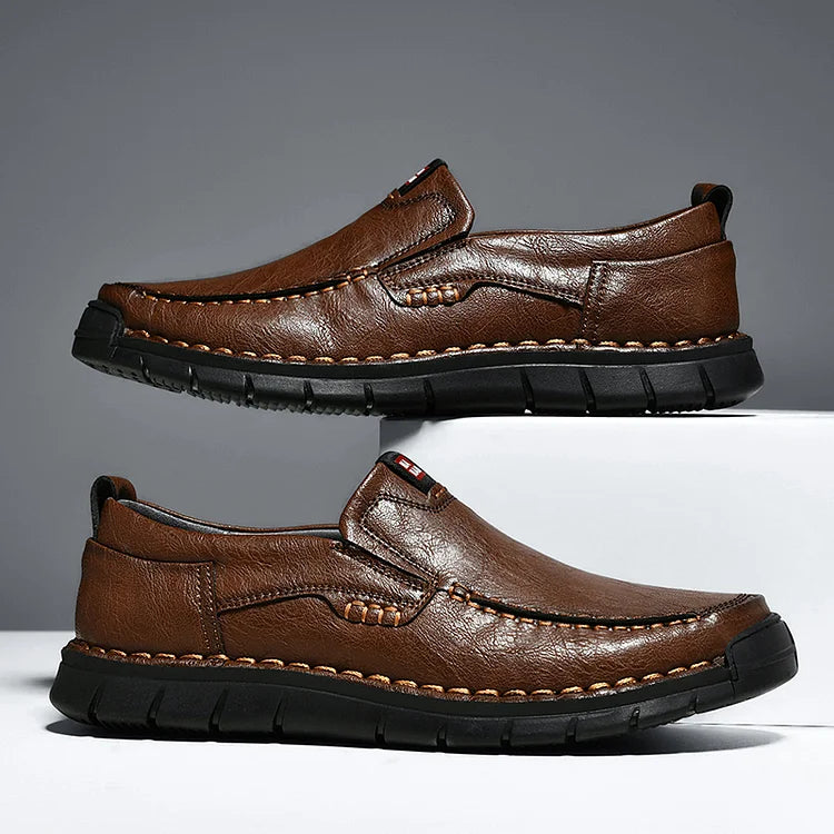 Sapatos de couro elegantes